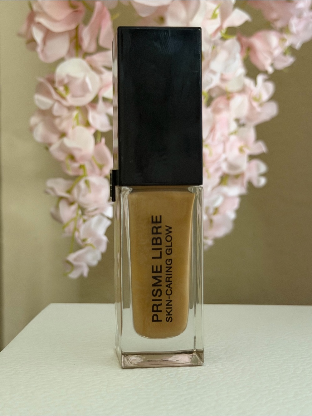 4-W307-Givenchy skin-Caring Glow Foundation - NWOB